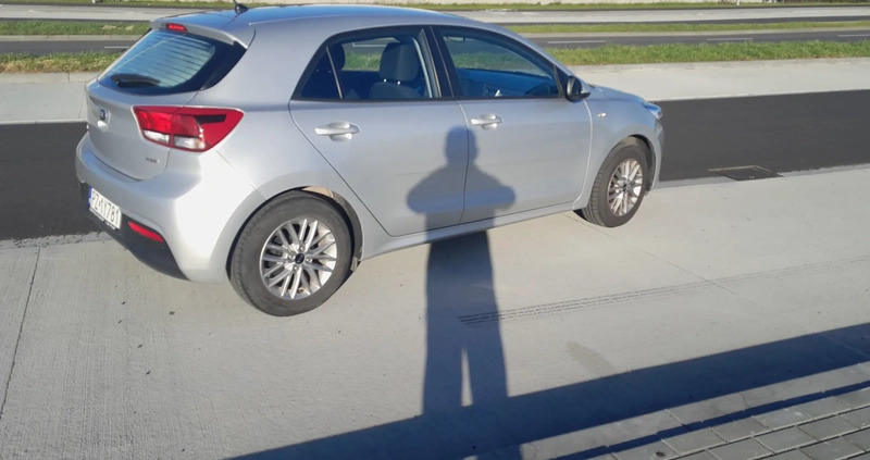 Kia Rio cena 46999 przebieg: 31000, rok produkcji 2019 z Luboń małe 29